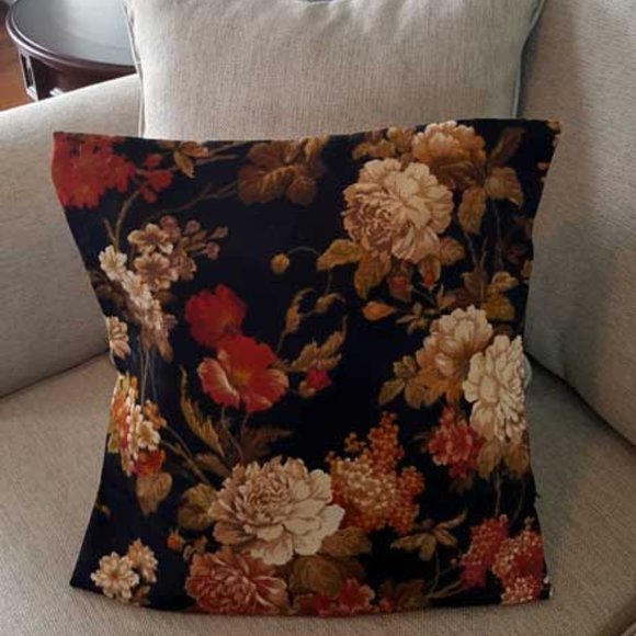 Throw Pillow with insert included – Black w\ Vintage floral design 18″x18″ - Picture 1 of 3